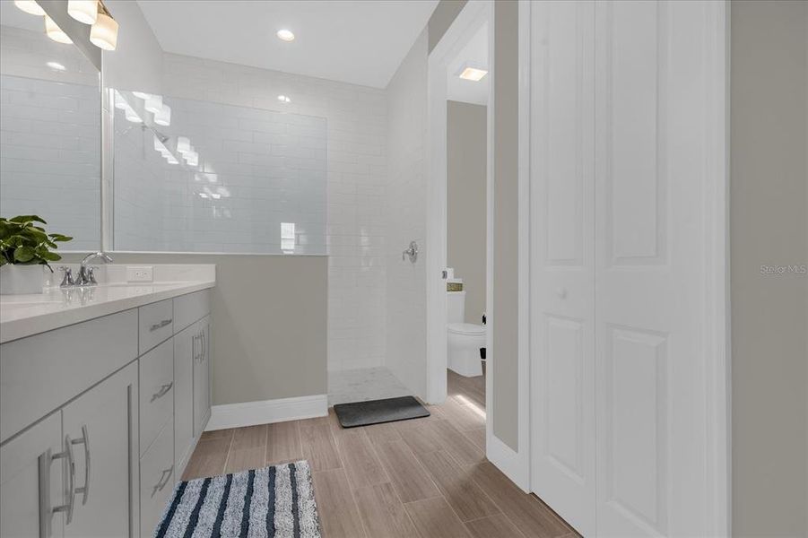 Furnished interior view inside a new home in Canoe Creek, Parrish (Image 18).