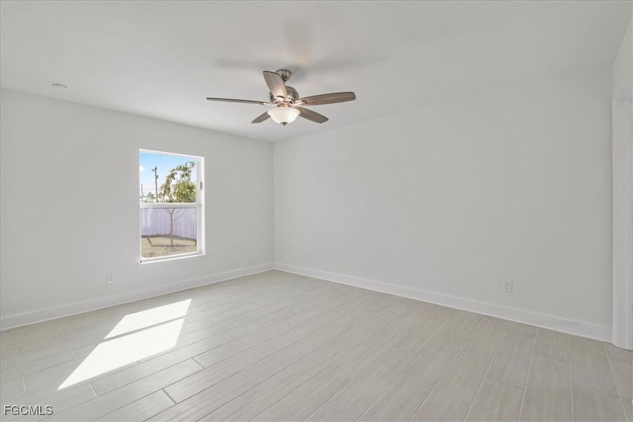 Spacious, unfurnished interior of a new home in Cape Coral, Cape Coral (Image 20).