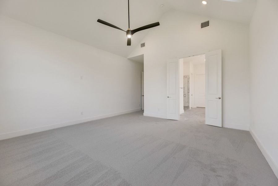 Spacious, unfurnished interior of a new home in Winding Creek, Rockwall (Image 35).