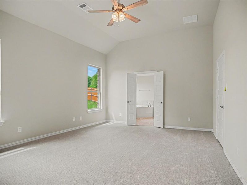 Spacious, unfurnished interior of a new home in Cole Crossing Estates, DeSoto (Image 25). Spacious, unfurnished interior of a new home in Cole Crossing Estates, DeSoto (Image 25).