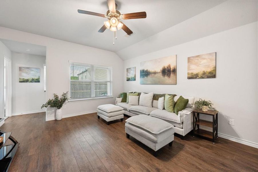 Furnished interior view inside a new home in Deer Creek, Fort Worth (Image 12).