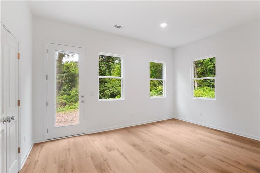 Spacious, unfurnished interior of a new home in , Atlanta (Image 10).
