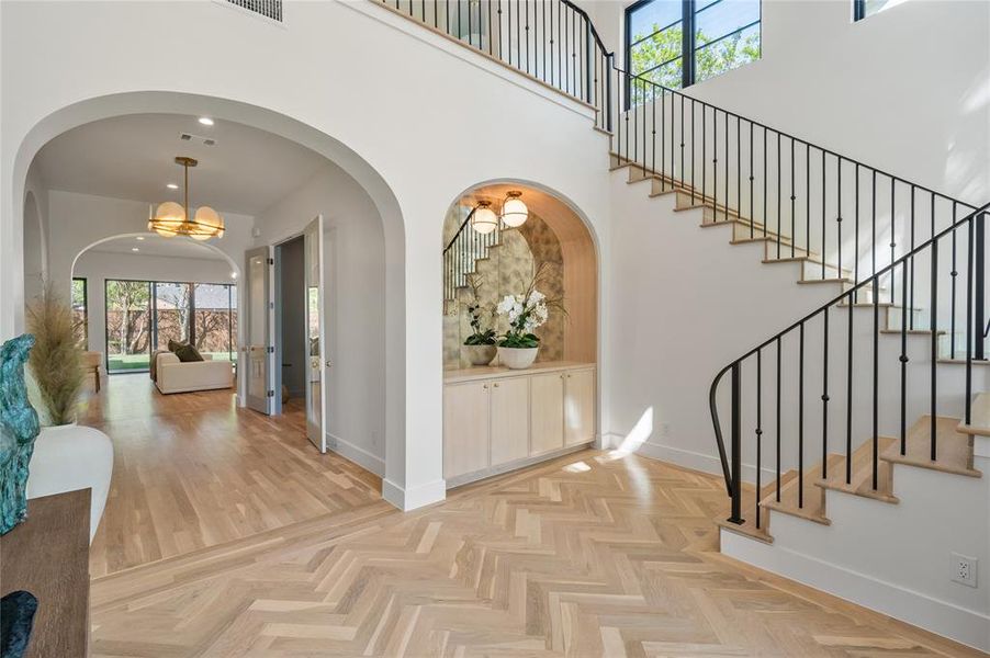 Spacious, unfurnished interior of a new home in , Dallas (Image 22).