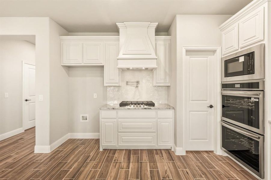 Furnished interior view inside a new home in Hampton Park, Glenn Heights (Image 8).