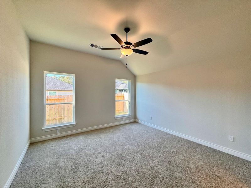 Spacious, unfurnished interior of a new home in Lexington Heights, Willis (Image 27).