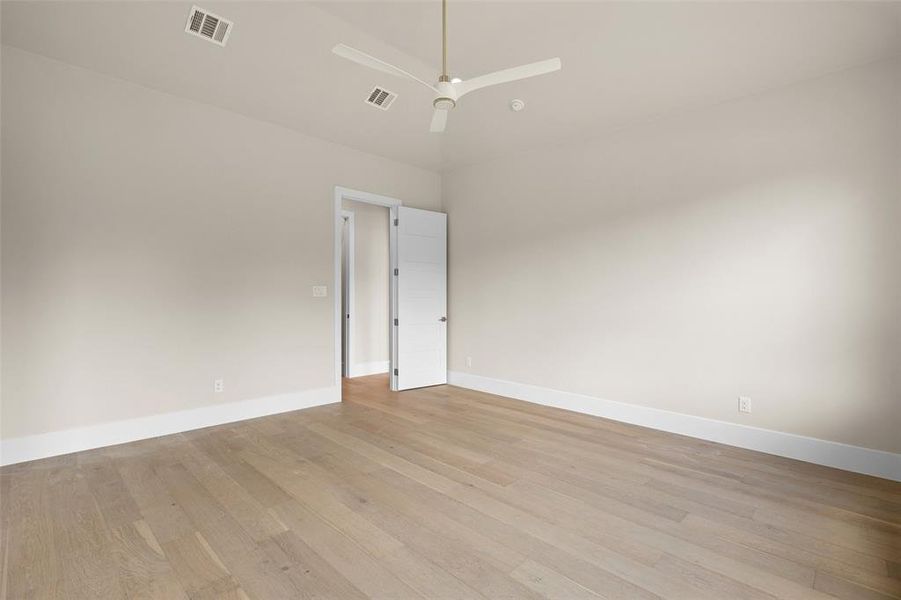 Spacious, unfurnished interior of a new home in Pecan Plantation, Granbury (Image 35). Spacious, unfurnished interior of a new home in Pecan Plantation, Granbury (Image 35).
