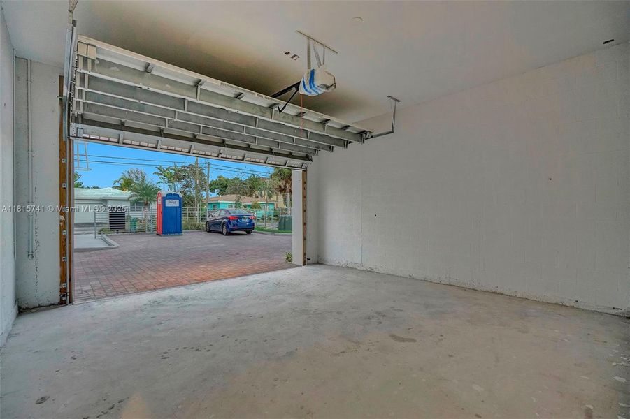 Spacious, unfurnished interior of a new home in , Fort Lauderdale (Image 16).