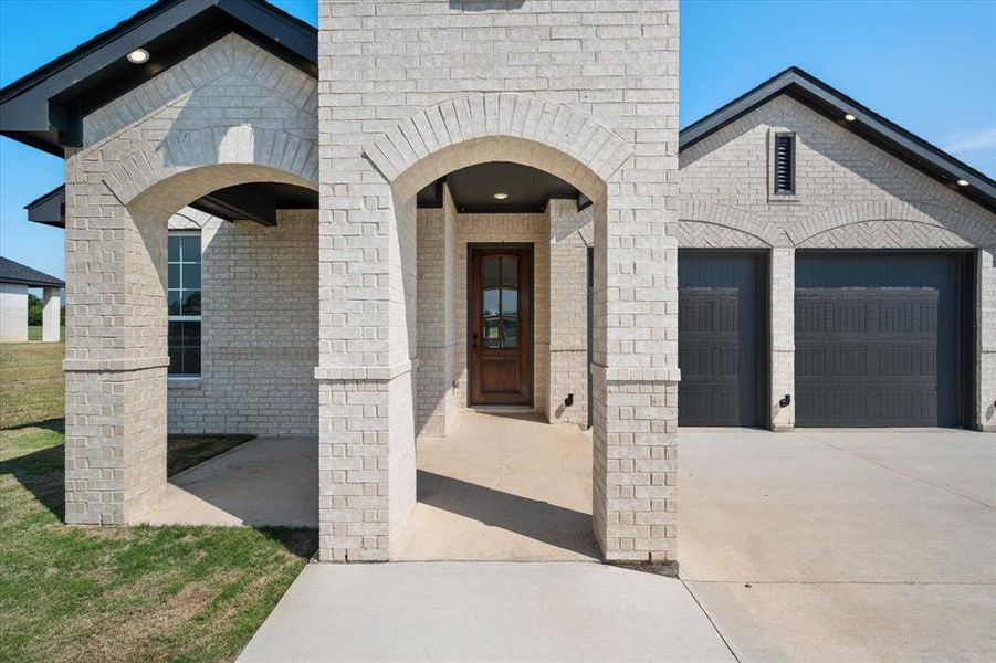 Exterior details and patio area of a home in , Corsicana (Image 23).