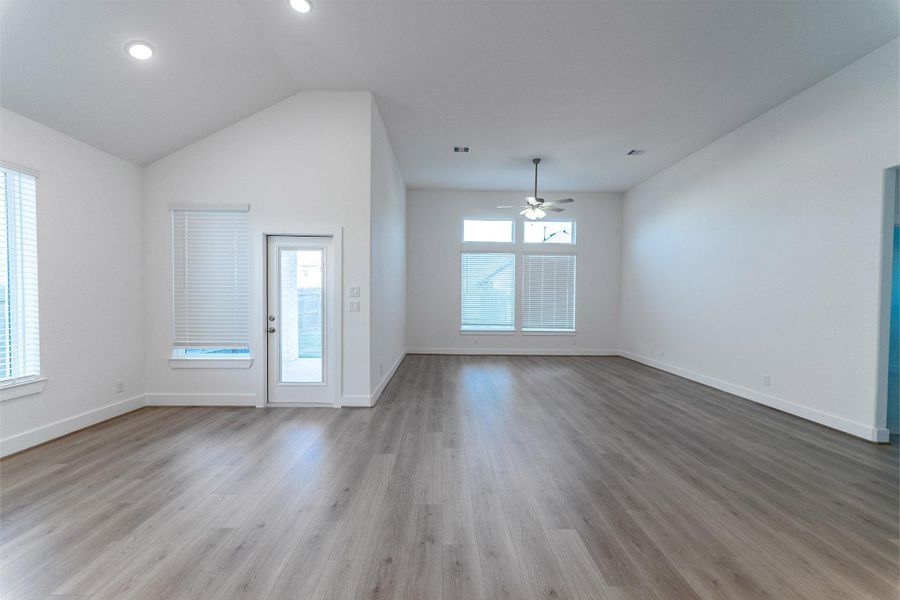 Spacious, unfurnished interior of a new home in Sunterra, Katy (Image 13).