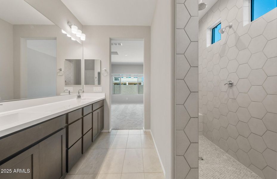 Owner's Bathroom Owner's Bathroom