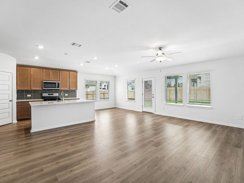 Spacious, unfurnished interior of a new home in Butler Farms - Boulevard Collection, Liberty Hill (Image 9).