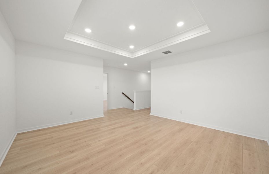 Spacious, unfurnished interior of a new home in Sunfield, Buda (Image 39).