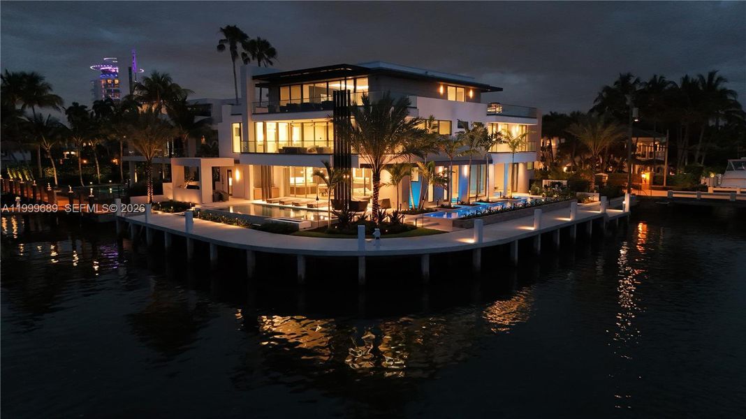 Condo located in Fort Lauderdale, FL showcasing its design and architecture (Image 4).