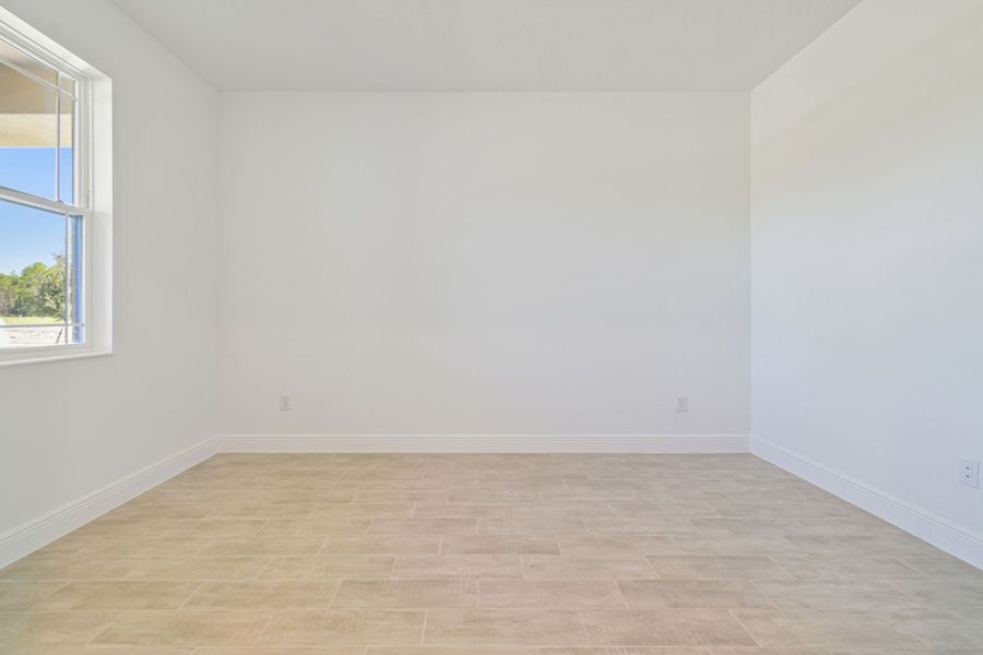 Representative unfurnished interior of a home built from the 50 ' - Saratoga by William Ryan Homes in Tamarack at Two Rivers, Zephyrhills (Image 44).