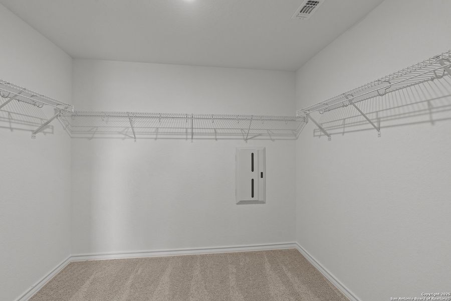 Spacious, unfurnished interior of a new home in Vista Real, Converse (Image 31).