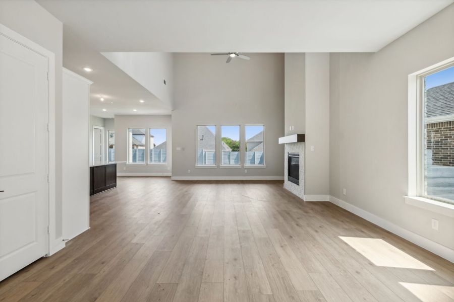 Spacious, unfurnished interior of a new home in Painted Tree Lakeside, McKinney (Image 13).