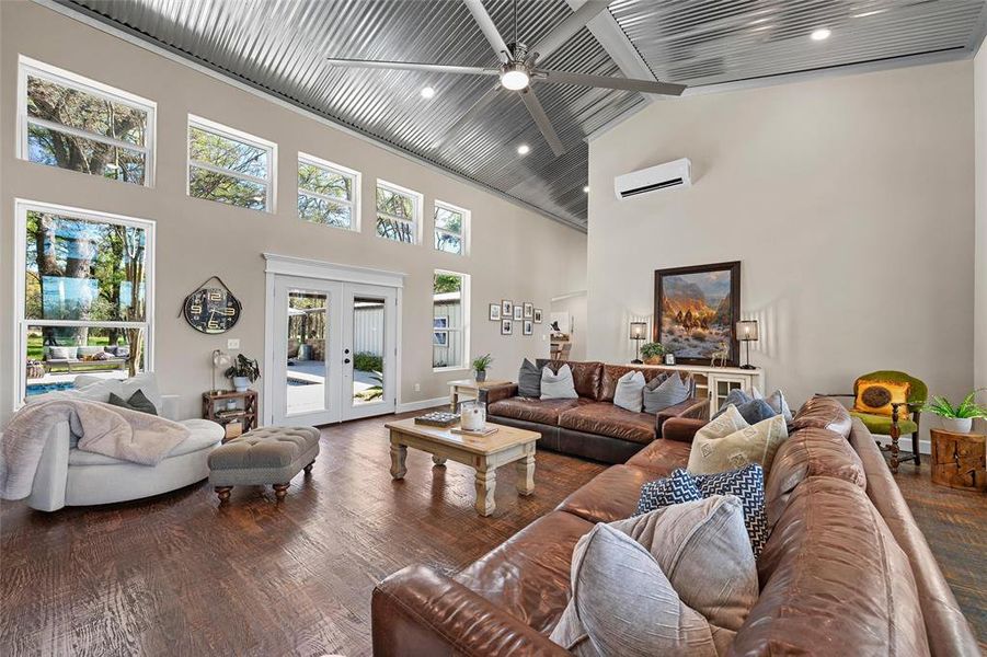 Community amenities in , Groesbeck (Image 18).