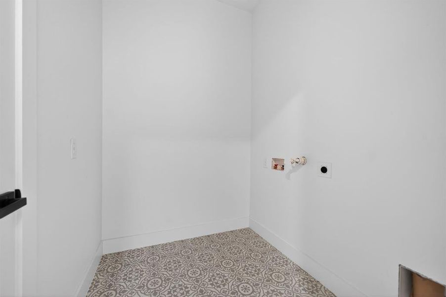 Spacious, unfurnished interior of a new home in , Lone Oak (Image 17).