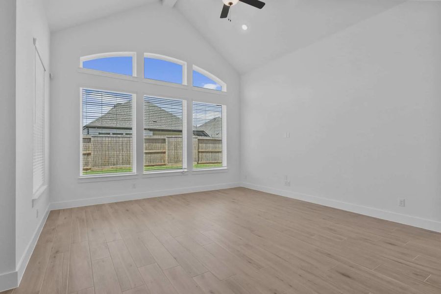 Spacious, unfurnished interior of a new home in Jordan Ranch 55's, Fulshear (Image 12).