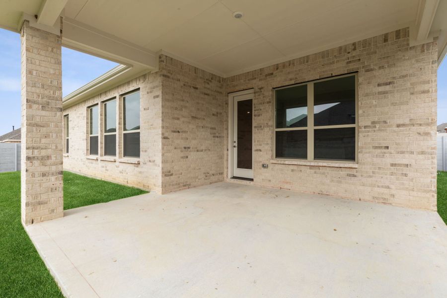 Exterior details and patio area of a home in Painted Tree Lakeside, McKinney (Image 21).
