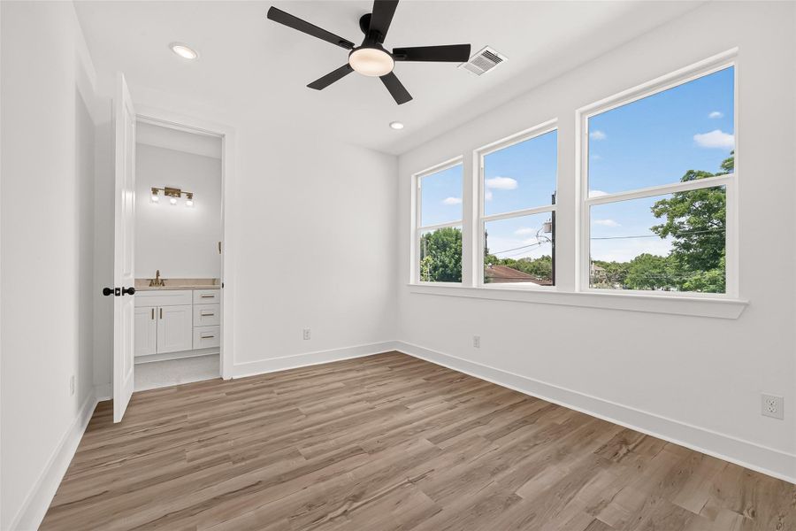 Spacious, unfurnished interior of a new home in , Houston (Image 34).