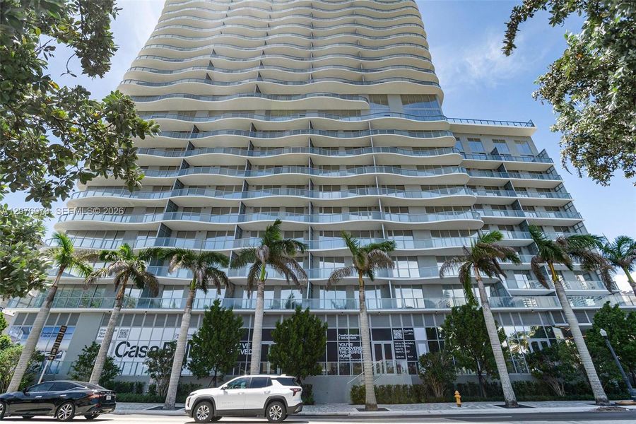 Condo located in Miami, FL showcasing its design and architecture (Image 26).