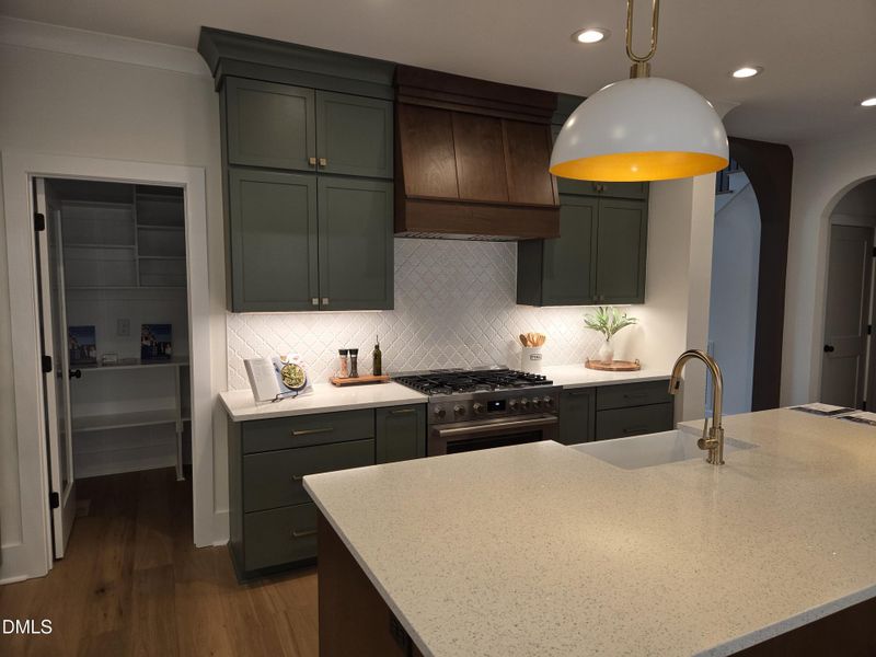 1000007496 1000007496