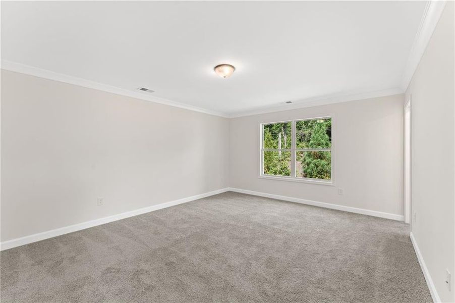 Spacious, unfurnished interior of a new home in Cherokee Township, Acworth (Image 8).