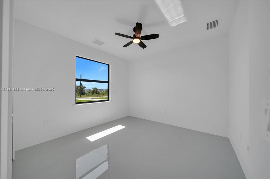 Spacious, unfurnished interior of a new home in , Lehigh Acres (Image 13).