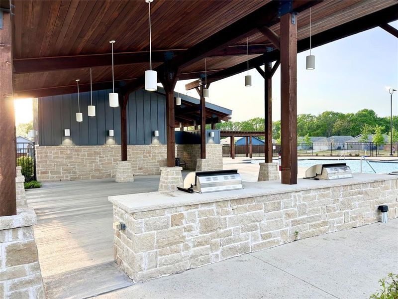 Come hangout at the community pool area! Plenty of room to entertain