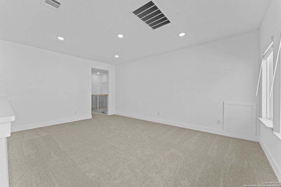 Spacious, unfurnished interior of a new home in , New Braunfels (Image 16).