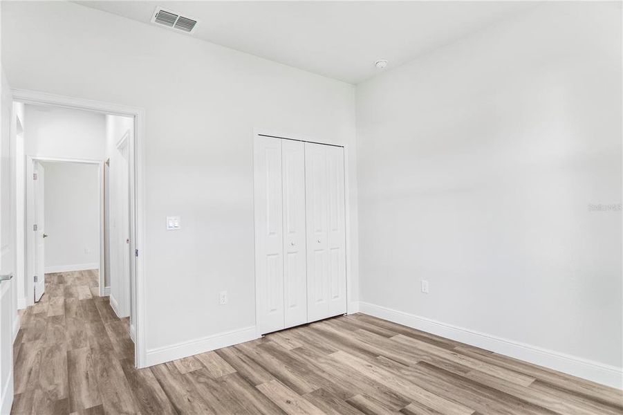 Spacious, unfurnished interior of a new home in , Ocala (Image 32).