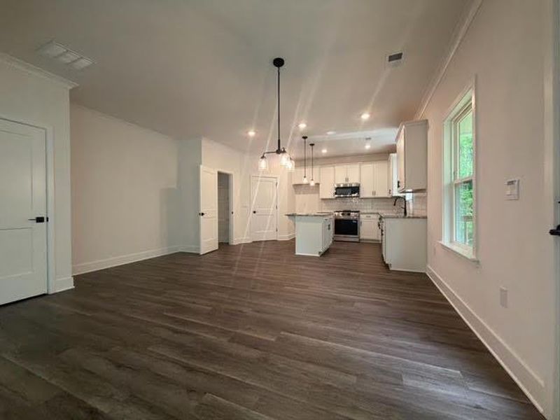Spacious, unfurnished interior of a new home in Tuscany Hills, Douglasville (Image 13).