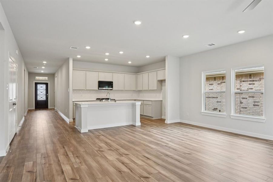 Spacious, unfurnished interior of a new home in Summerwood Estates, Red Oak (Image 30).