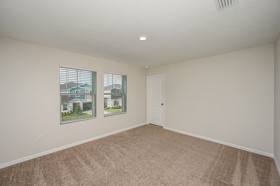 Spacious, unfurnished interior of a new home in Pasadena Ridge, Dade City (Image 22).