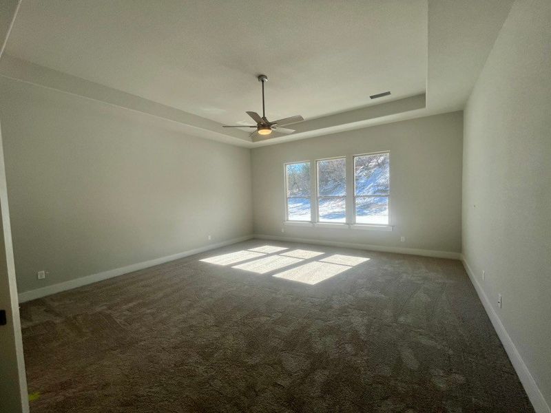 Spacious, unfurnished interior of a new home in Eagle Ridge Estates, Weatherford (Image 9).