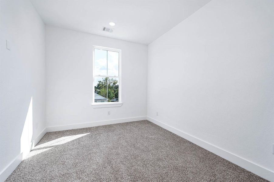 Bright and comfortable bedroom featuring soft natural light and a peaceful atmosphere.