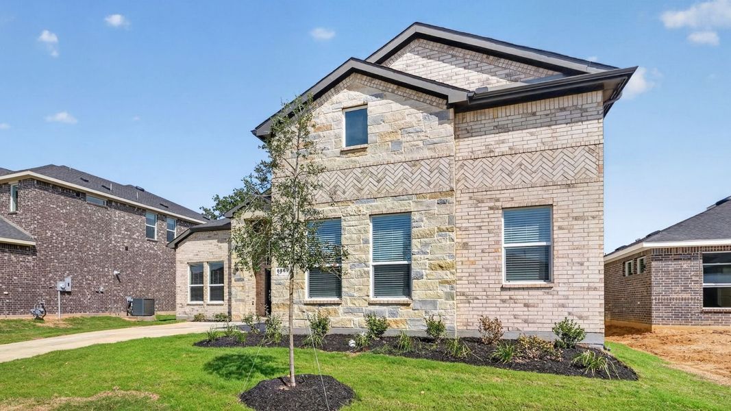 Representative exterior photo of a completed home built from the Valley Spring by D.R. Horton in Lakeview Pointe, Midlothian, TX (Image 21).