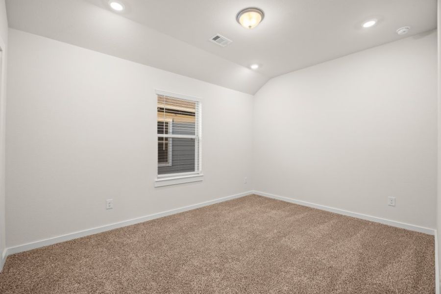 Spacious, unfurnished interior of a new home in Glendale Lakes, Rosharon (Image 27).