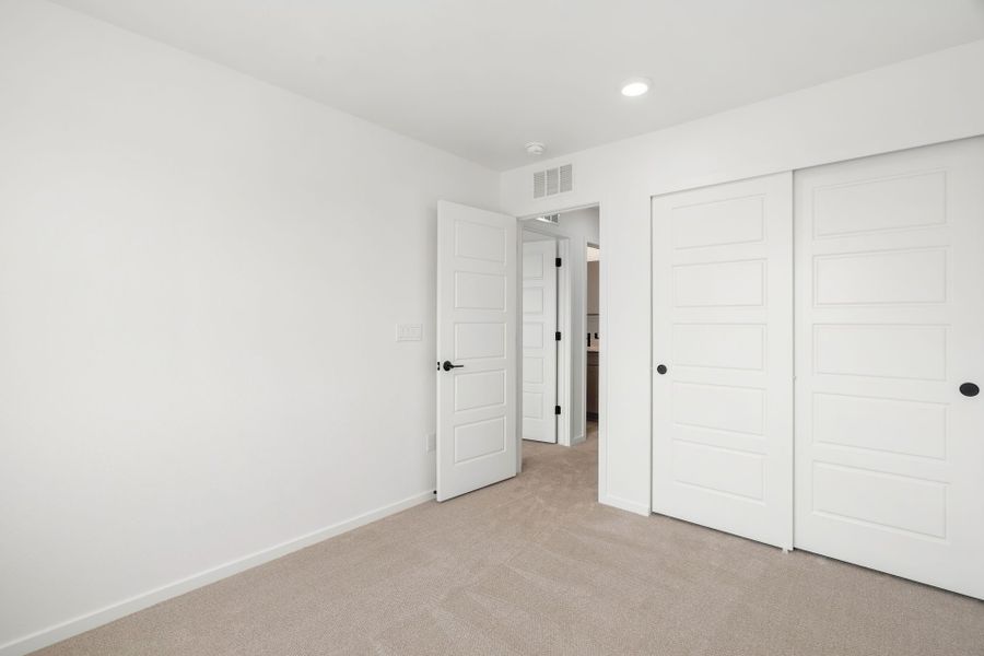 Spacious, unfurnished interior of a new home in Sky Ranch, Watkins (Image 23).