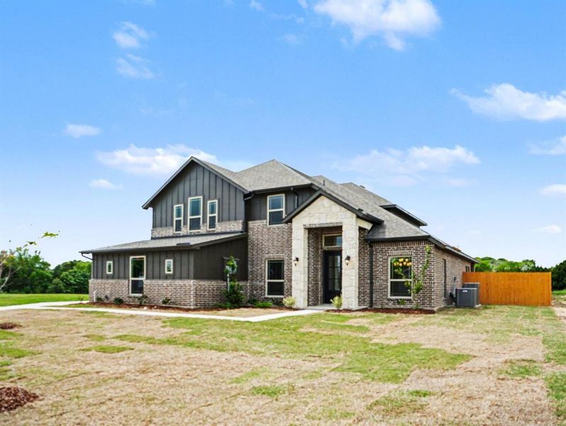 Front exterior of a new home in Ten Mile Creek Estates, DeSoto, TX, highlighting curb appeal (Image 15). Front exterior of a new home in Ten Mile Creek Estates, DeSoto, TX, highlighting curb appeal (Image 15).
