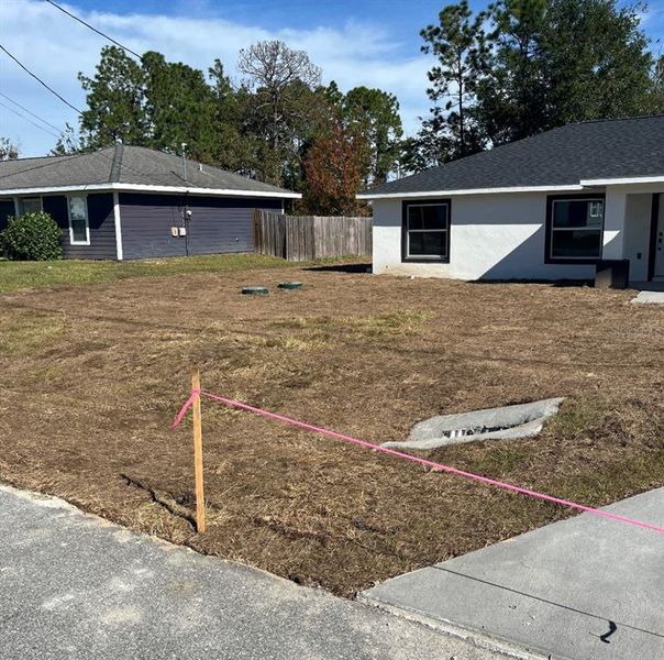 Exterior details and patio area of a home in , Dunnellon (Image 3).