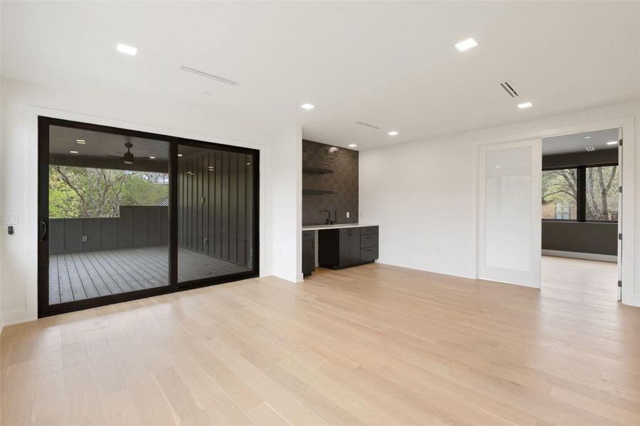 Spacious, unfurnished interior of a new home in , Austin (Image 21).