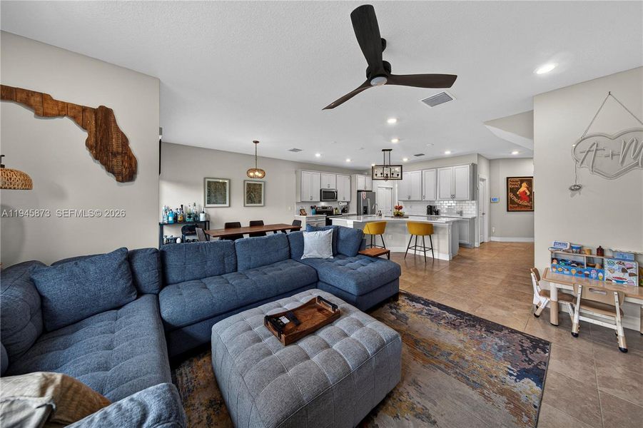Furnished interior view inside a new home in , Oakland Park (Image 7).