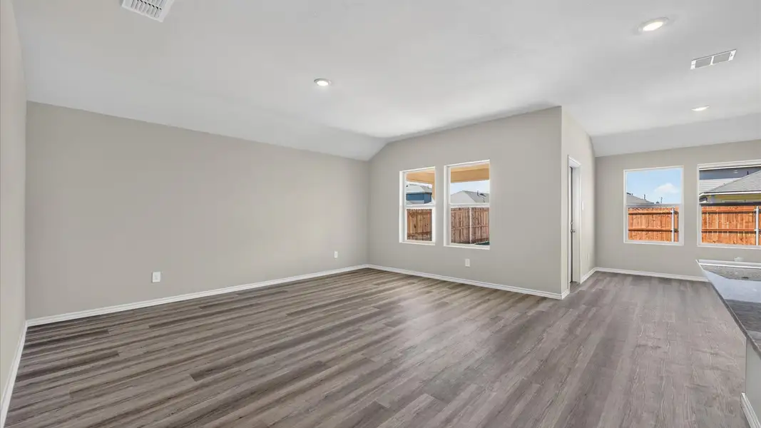 Spacious, unfurnished interior of a new home in The Hills at Reunion, Newark (Image 18).