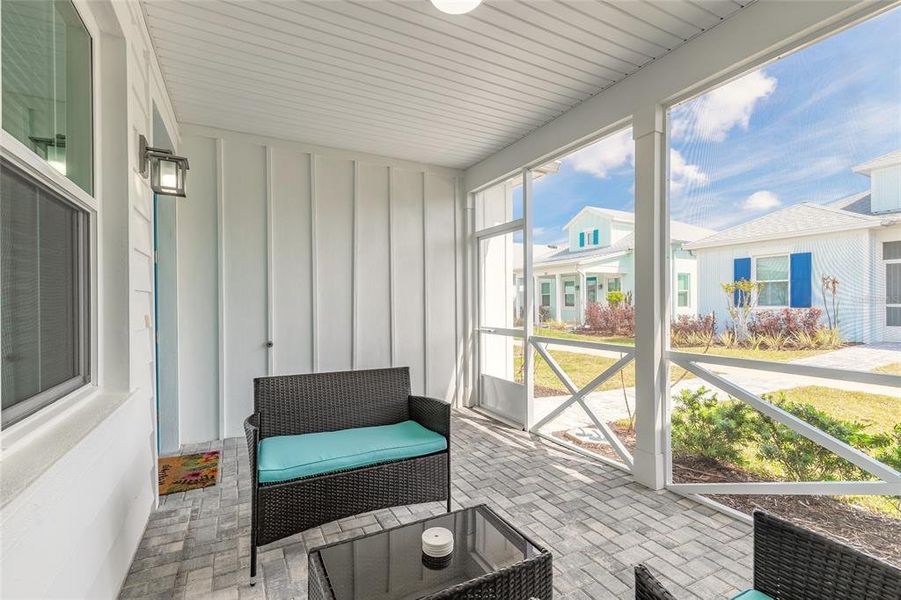Exterior details and patio area of a home in , Daytona Beach (Image 3).