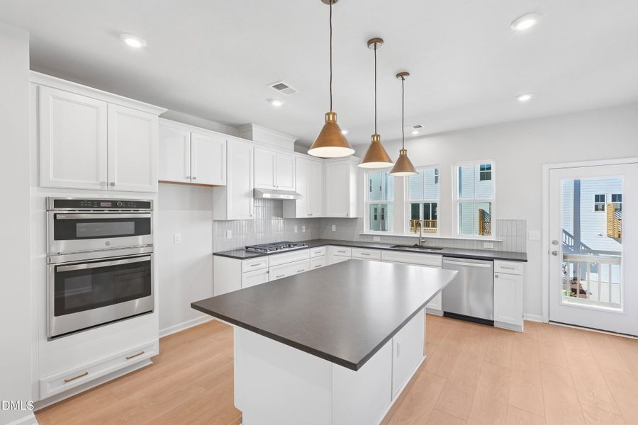 Twinleaf Townes 20_Kitchen 2_10.23.25_we