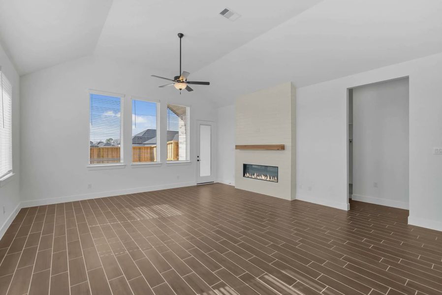 Representative unfurnished interior of a home built from the Nicklaus by Chesmar Homes in Riceland Alley Loads, Mont Belvieu (Image 27).