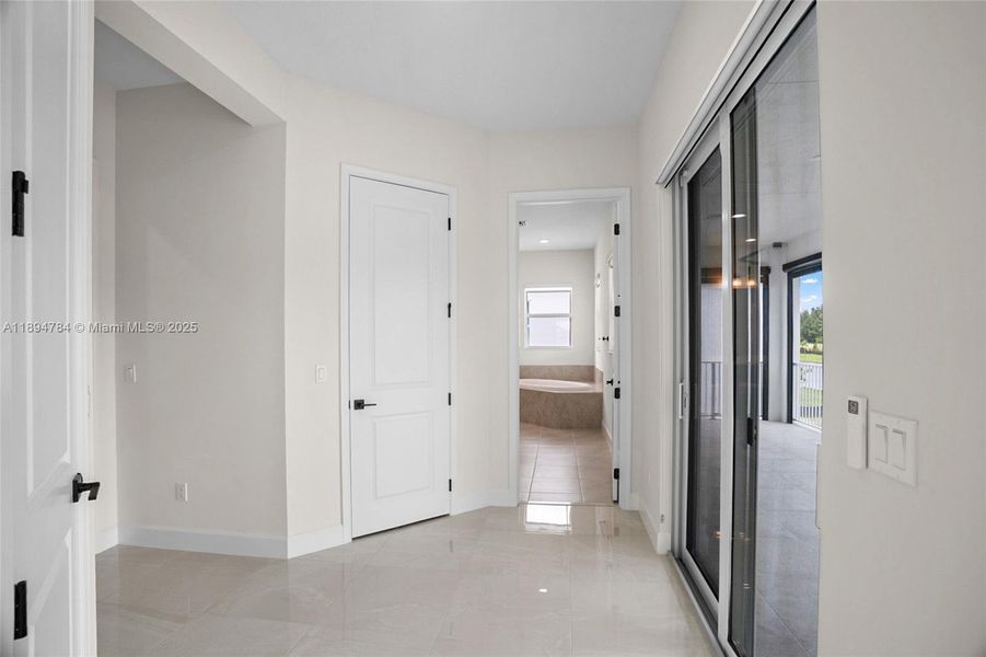Spacious, unfurnished interior of a new home in , Westlake (Image 24).