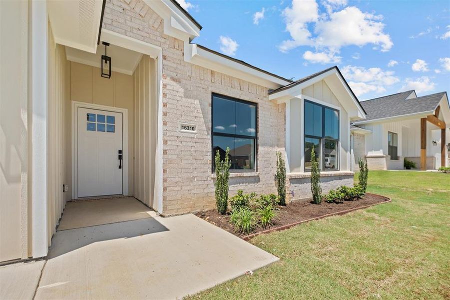 Exterior details and patio area of a home in , Lindale (Image 4).